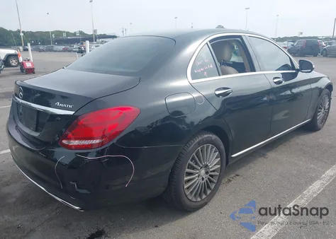 2015 Mercedes-Benz C 300 Luxury 4Matic из США, поврежденный, VIN 55SWF4KB3FU008942